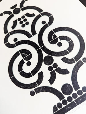 CURVED VASE